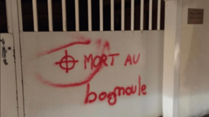 « Un bon musulman est un musulman mort » : tags islamophobes sur des mosquées à Valence et Cherbourg
